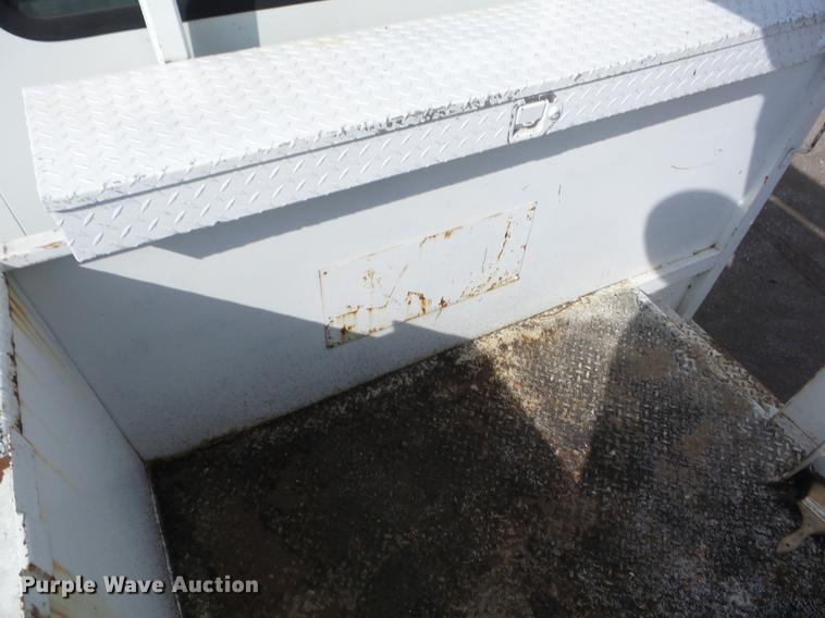 image for item J8503 1999 International 4800 bucket truck