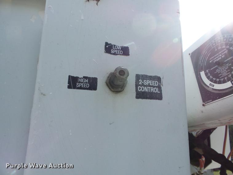 image for item J8503 1999 International 4800 bucket truck