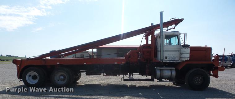 image for item K6271 1981 Kenworth flatbed winch truck