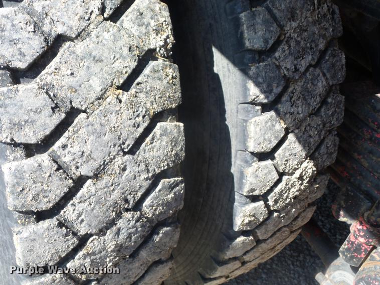 image for item K6271 1981 Kenworth flatbed winch truck