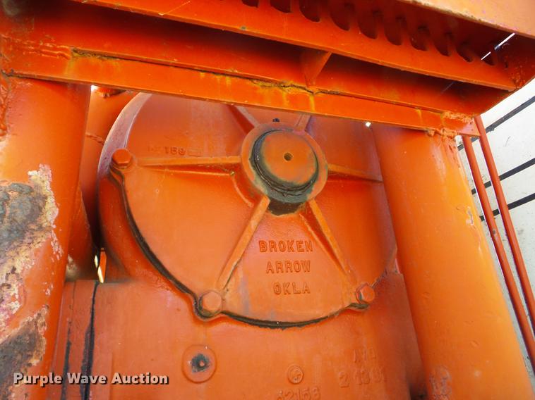 image for item K6271 1981 Kenworth flatbed winch truck