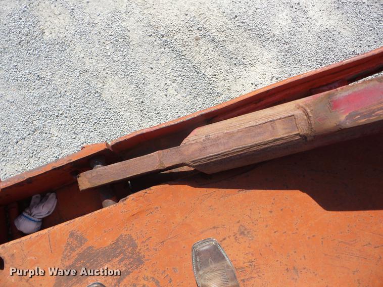 image for item K6271 1981 Kenworth flatbed winch truck