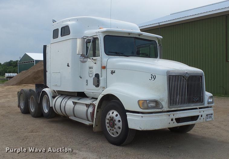 image for item DC4703 1998 International 9400 semi truck