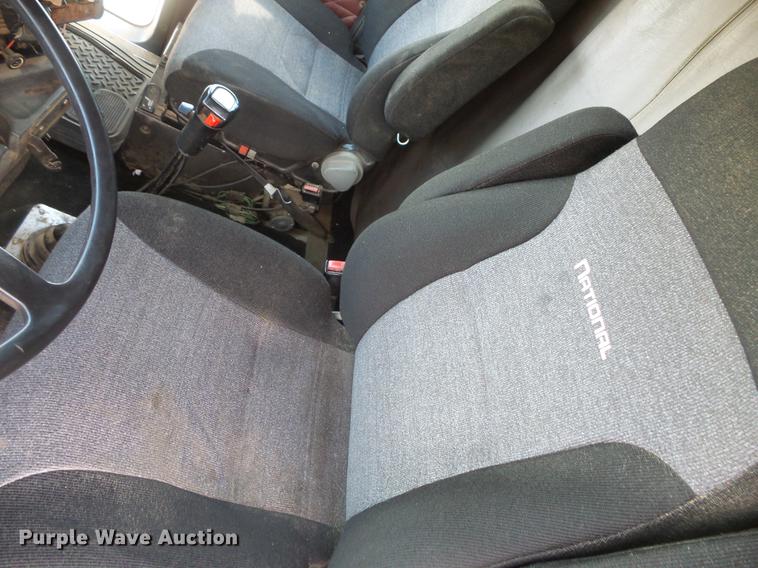 image for item DC4703 1998 International 9400 semi truck