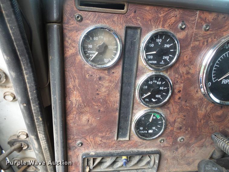 image for item DC4703 1998 International 9400 semi truck