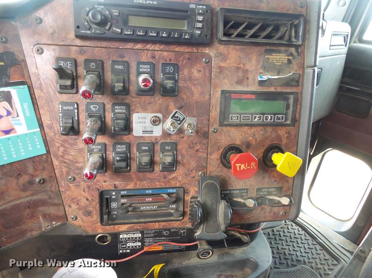 image for item DC4703 1998 International 9400 semi truck