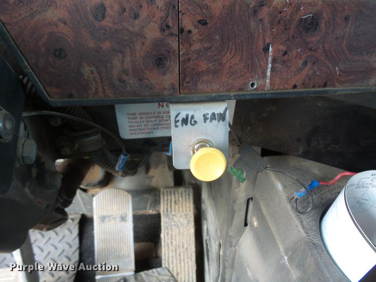 image for item DC4703 1998 International 9400 semi truck