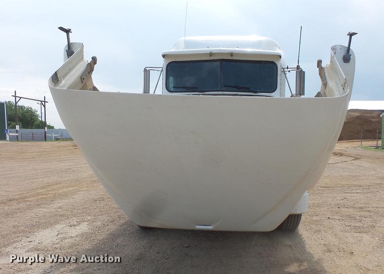 image for item DC4703 1998 International 9400 semi truck