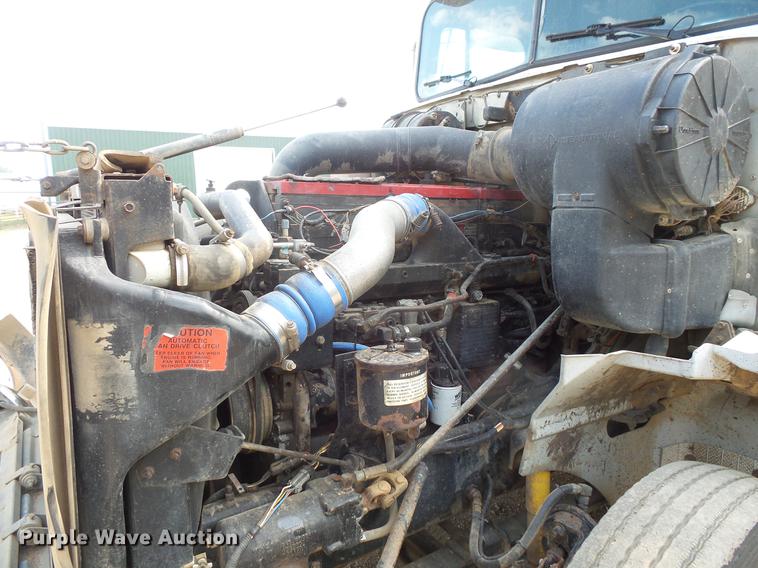 image for item DC4703 1998 International 9400 semi truck