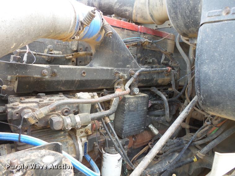 image for item DC4703 1998 International 9400 semi truck