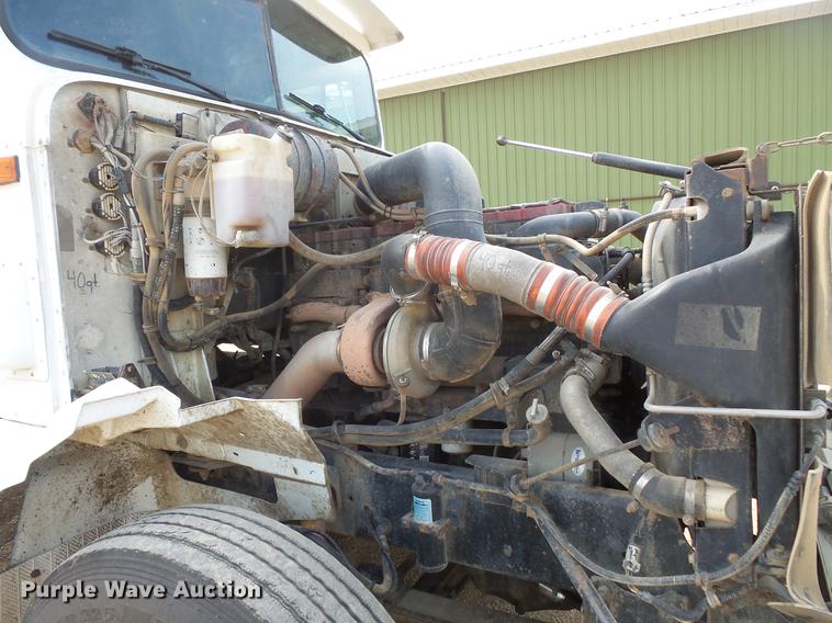 image for item DC4703 1998 International 9400 semi truck