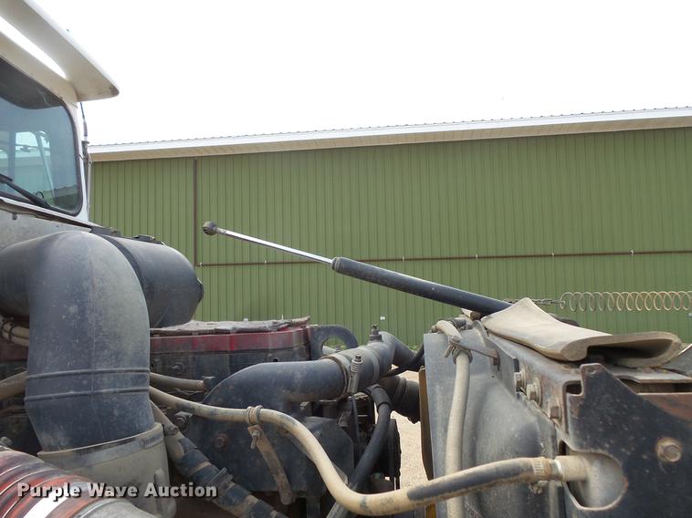 image for item DC4703 1998 International 9400 semi truck