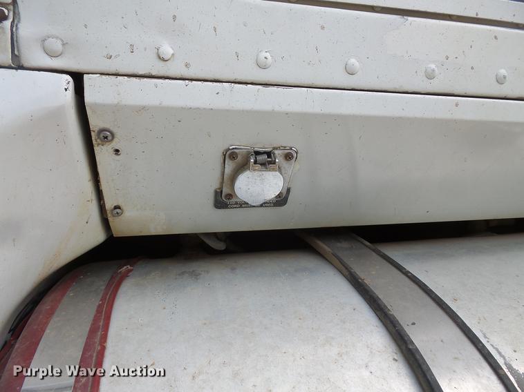 image for item DC4703 1998 International 9400 semi truck