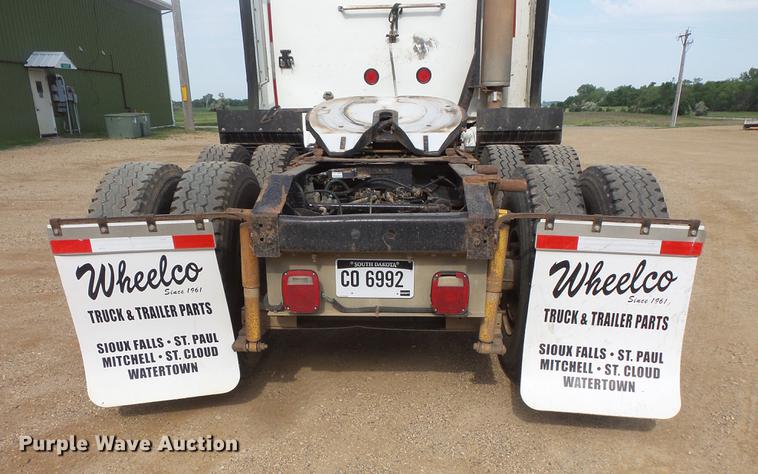 image for item DC4703 1998 International 9400 semi truck