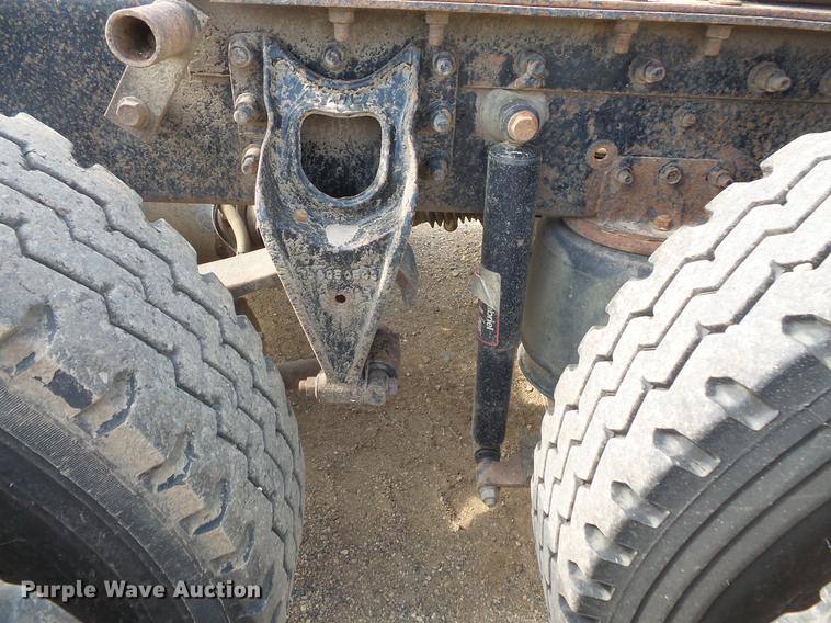 image for item DC4703 1998 International 9400 semi truck