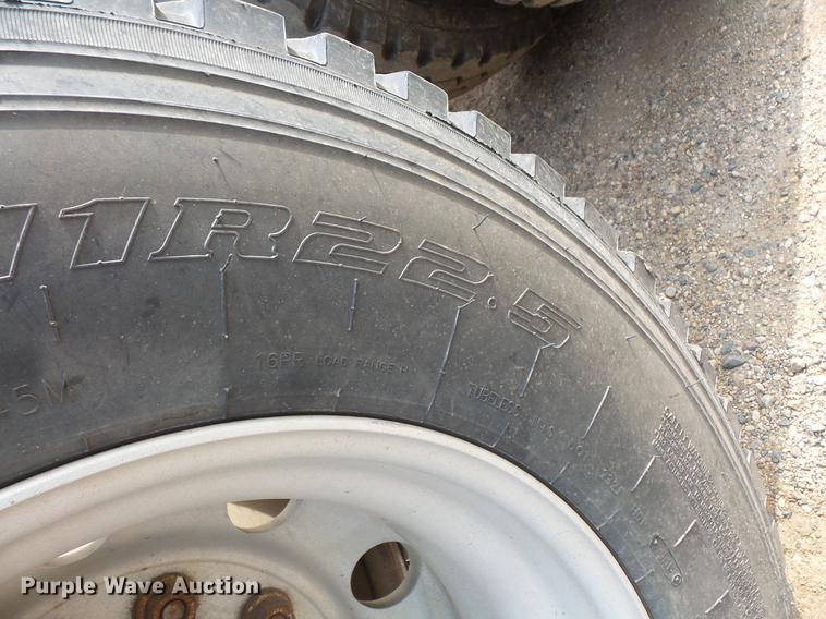 image for item DC4703 1998 International 9400 semi truck