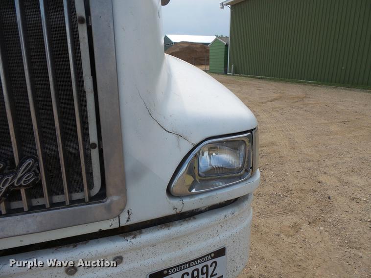 image for item DC4703 1998 International 9400 semi truck