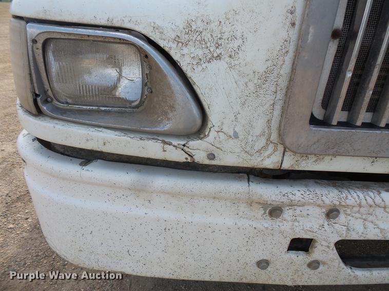 image for item DC4703 1998 International 9400 semi truck