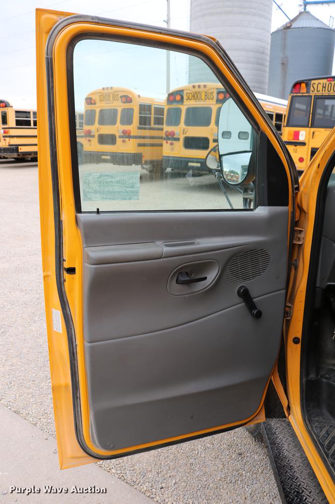 image for item DC7520 2004 Ford E450 Blue Bird school bus