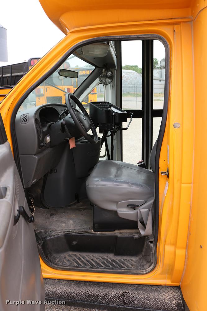 image for item DC7520 2004 Ford E450 Blue Bird school bus
