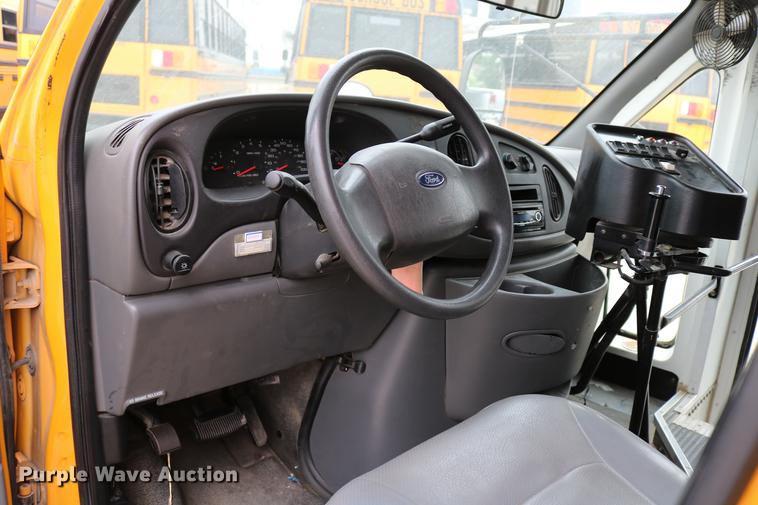 image for item DC7520 2004 Ford E450 Blue Bird school bus