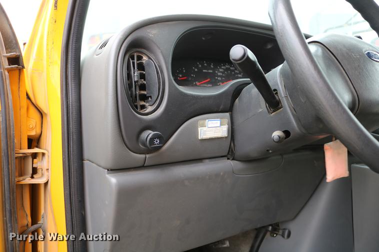 image for item DC7520 2004 Ford E450 Blue Bird school bus