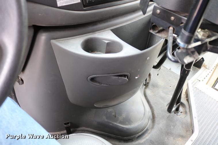 image for item DC7520 2004 Ford E450 Blue Bird school bus