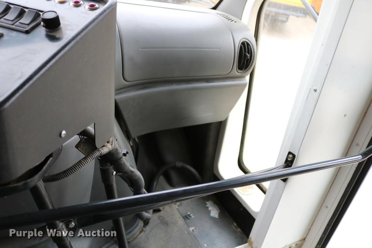 image for item DC7520 2004 Ford E450 Blue Bird school bus