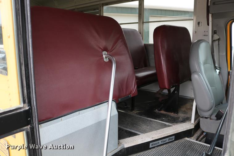 image for item DC7520 2004 Ford E450 Blue Bird school bus