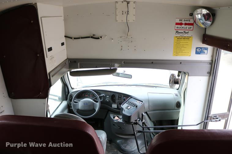 image for item DC7520 2004 Ford E450 Blue Bird school bus