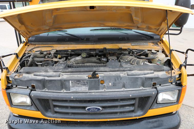 image for item DC7520 2004 Ford E450 Blue Bird school bus