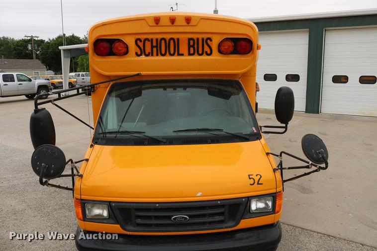 image for item DC7520 2004 Ford E450 Blue Bird school bus