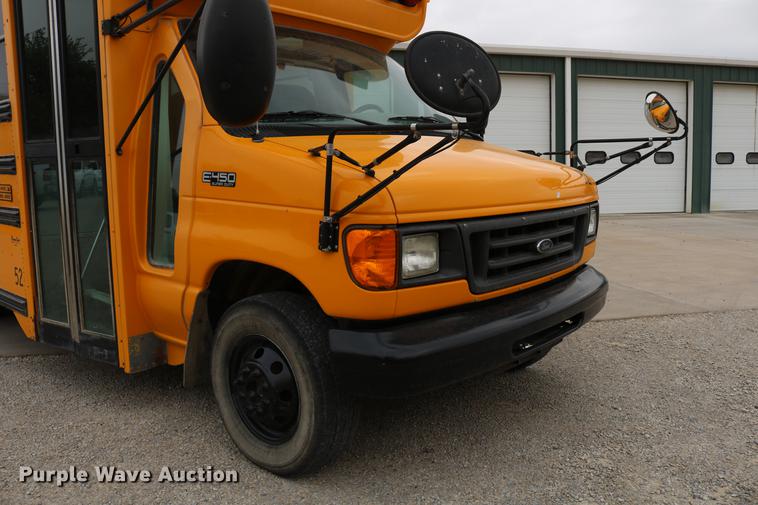 image for item DC7520 2004 Ford E450 Blue Bird school bus