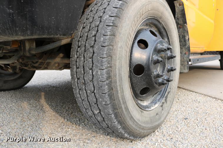 image for item DC7520 2004 Ford E450 Blue Bird school bus