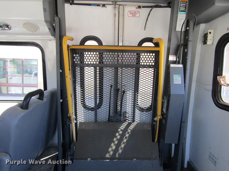 image for item DD5760 1994 Ford Econoline E450 van