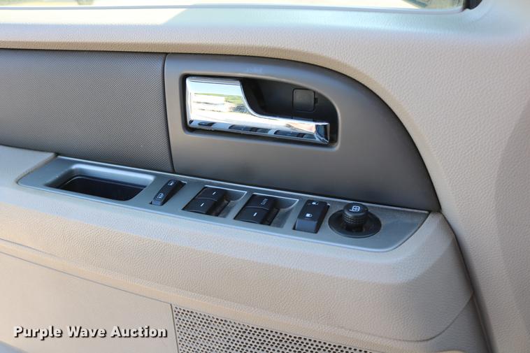 image for item DD8283 2007 Ford Expedition SUV