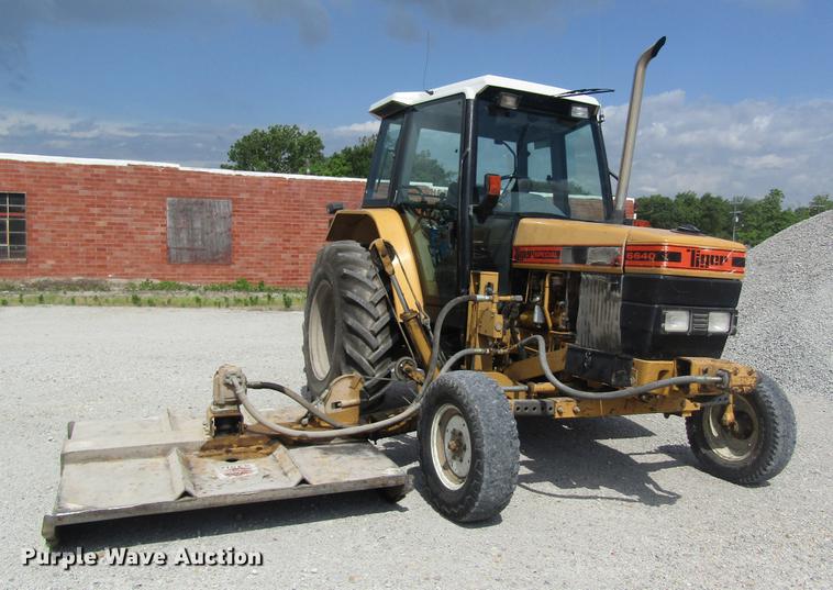 image for item DD8553 1995 New Holland 6640 Tiger Special tractor
