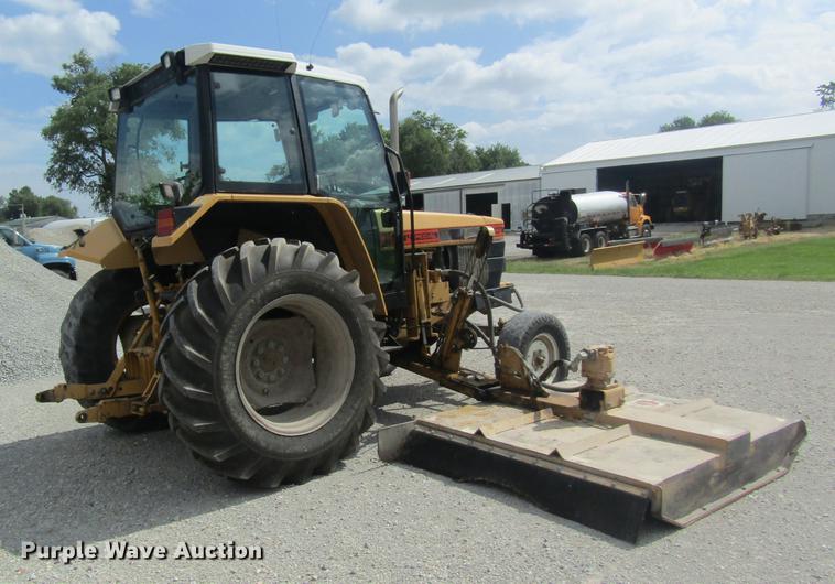 image for item DD8553 1995 New Holland 6640 Tiger Special tractor