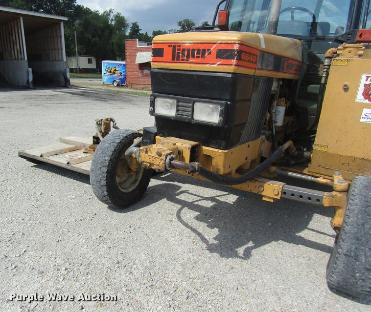 image for item DD8553 1995 New Holland 6640 Tiger Special tractor