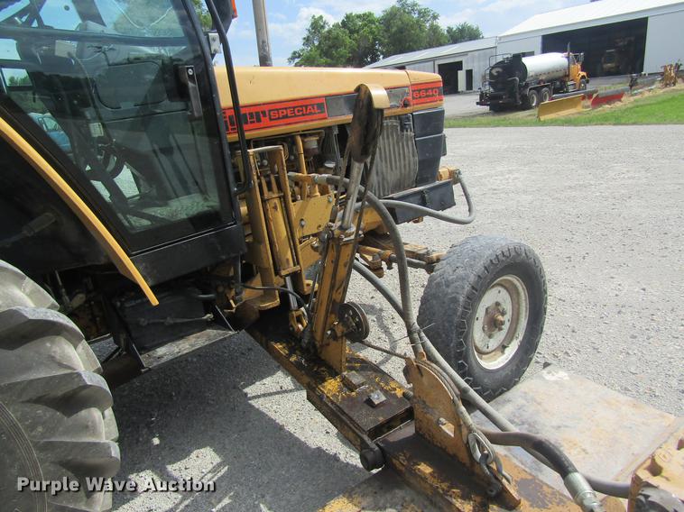 image for item DD8553 1995 New Holland 6640 Tiger Special tractor