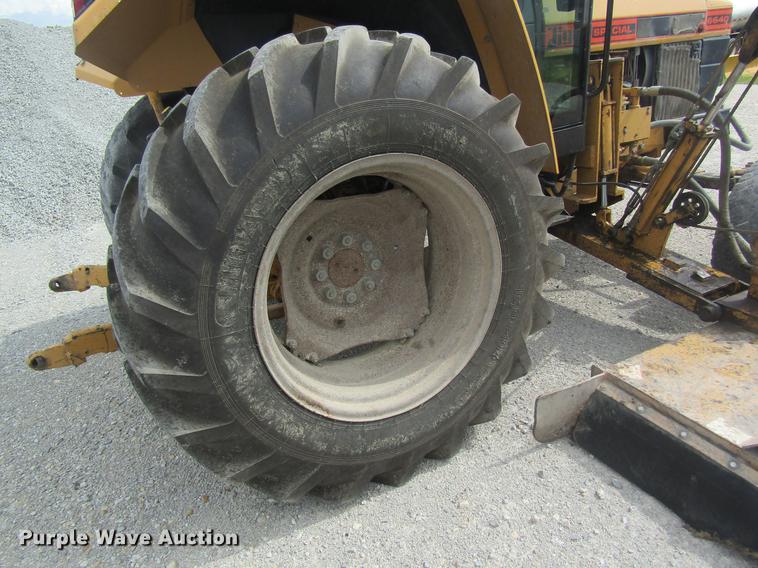 image for item DD8553 1995 New Holland 6640 Tiger Special tractor