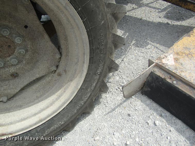 image for item DD8553 1995 New Holland 6640 Tiger Special tractor