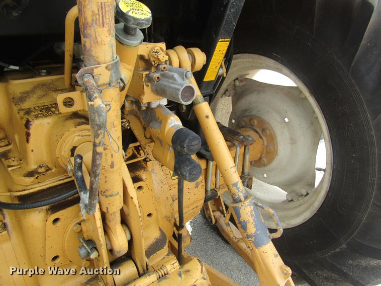 image for item DD8553 1995 New Holland 6640 Tiger Special tractor