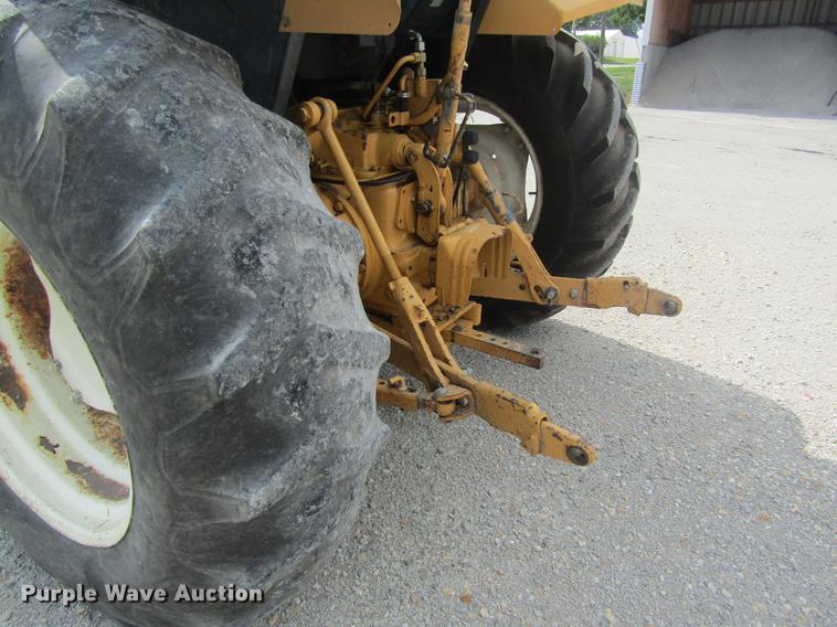 image for item DD8553 1995 New Holland 6640 Tiger Special tractor