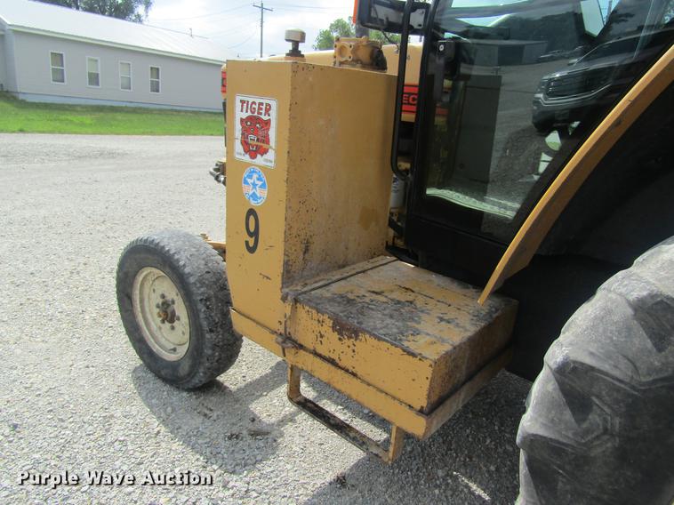 image for item DD8553 1995 New Holland 6640 Tiger Special tractor