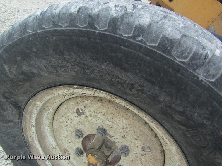 image for item DD8553 1995 New Holland 6640 Tiger Special tractor