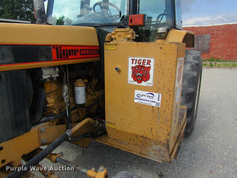 image for item DD8553 1995 New Holland 6640 Tiger Special tractor