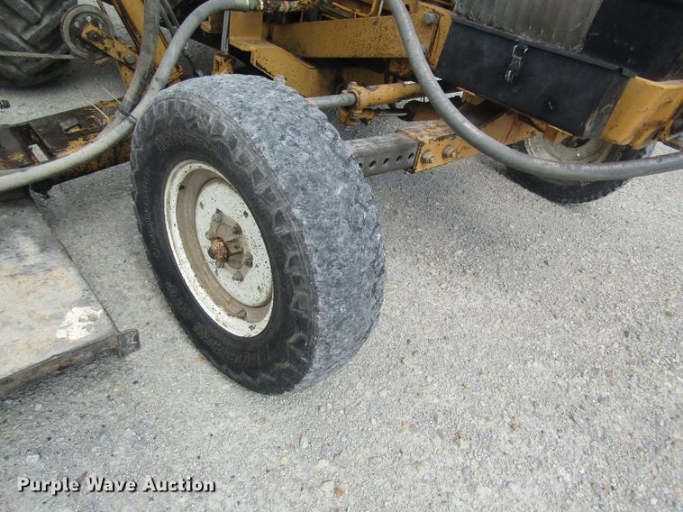 image for item DD8553 1995 New Holland 6640 Tiger Special tractor