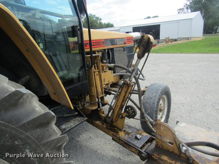 image for item DD8553 1995 New Holland 6640 Tiger Special tractor