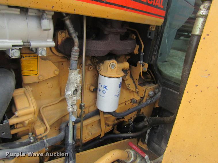 image for item DD8553 1995 New Holland 6640 Tiger Special tractor